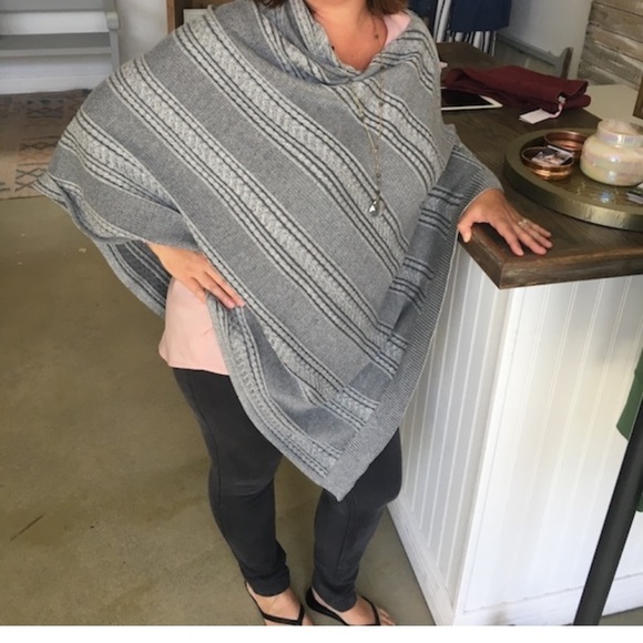 Evy’s Tree Khalli Poncho Gray One Size - Picture 5 of 5